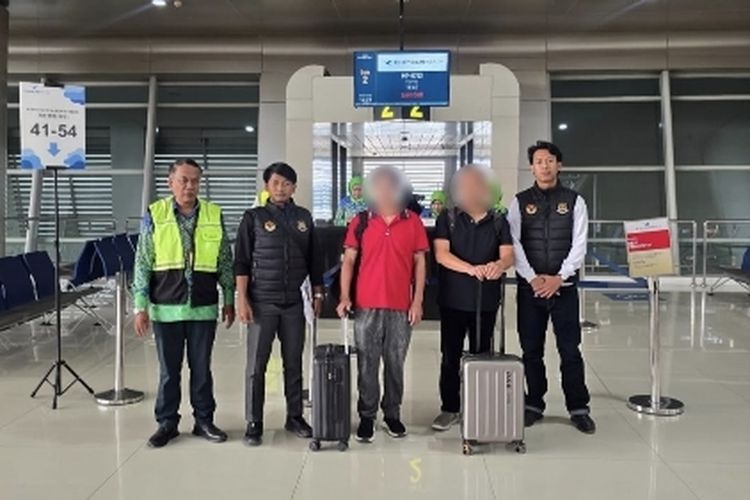 Jadi Mandor Proyek di Ngawi, 2 TKA Ilegal Asal China Dideportasi