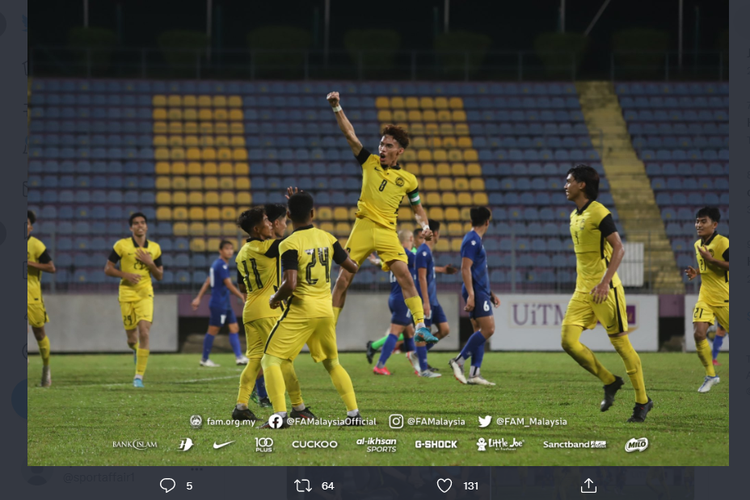 Tangkapan layar Twitter @FAM_Malaysia yang memuat momen laga uji coba antara timnas U23 Malaysia dan Filipina di Stadion UiTM, Shah Alam, Malaysia, pada Minggu (1/5/2022).