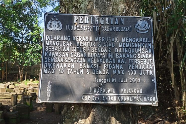 Kondisi Candi Bojong Menje di Kabupaten Bandung. Candi tersebut tidak terawat dan terbengkalai. 