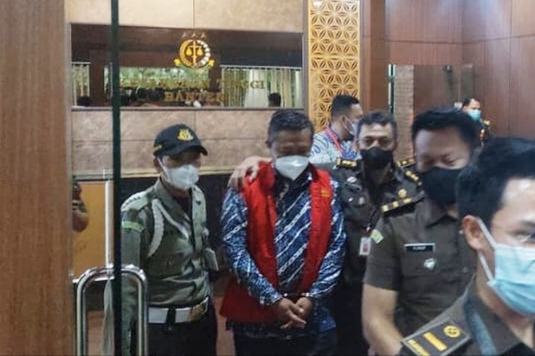 Mantan Sekretaris Dinas Pendidikan dan Kebudayaan Provinsi Banten Ardius Prihantono ditetapkan sebagai tersangka korupsi pengadaan komputer UNBK