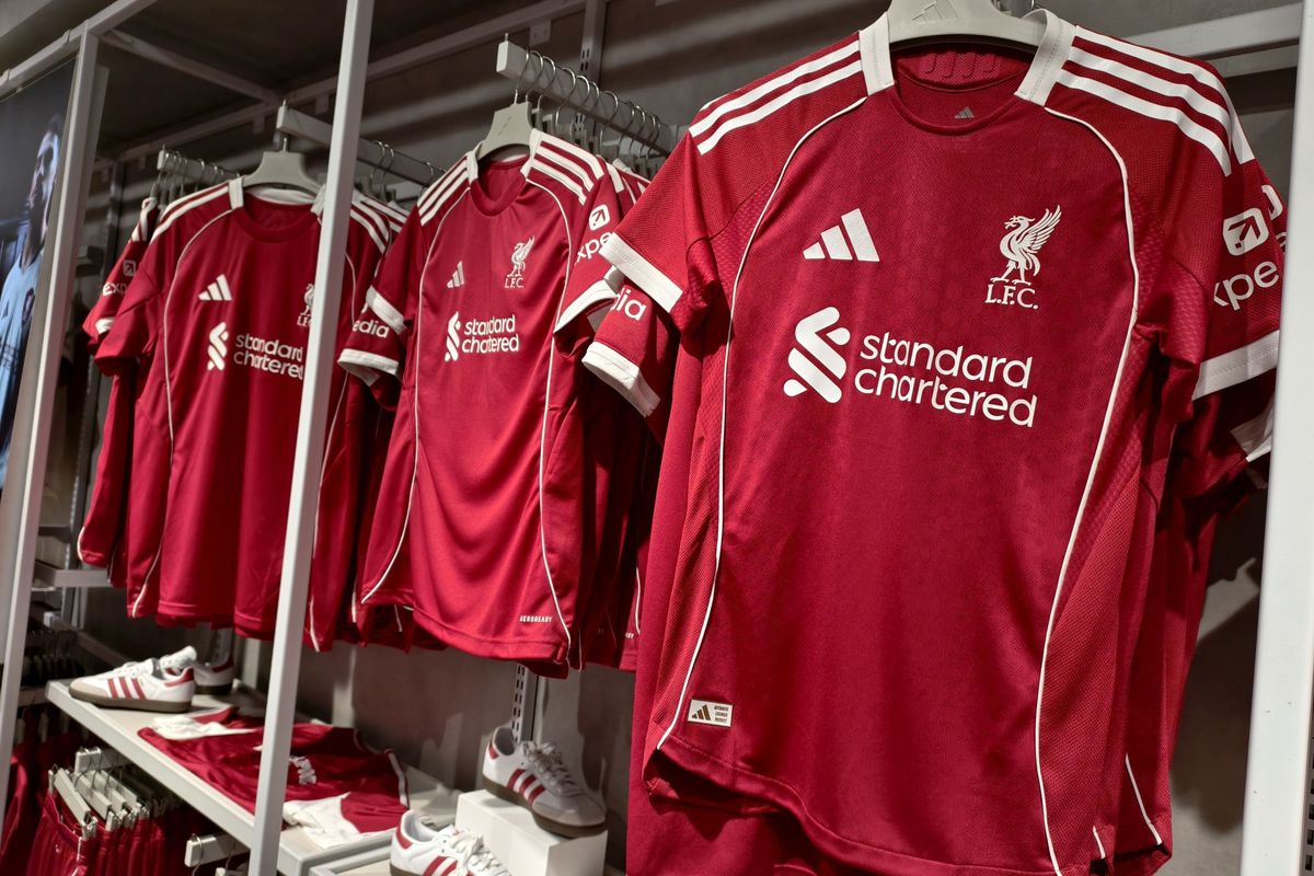 Antusiasme tinggi mewarnai toko resmi Liverpool FC di Indonesia pada hari peluncuran jersey anyar Liverpool 2025-2026 pada Jumat (1/8/2025).