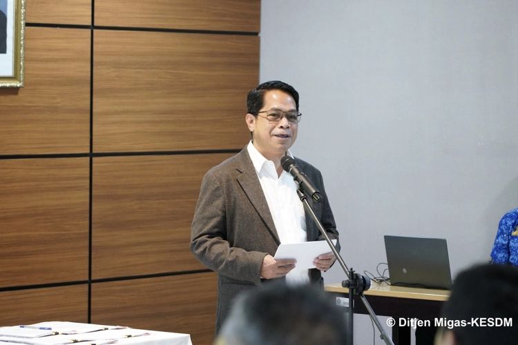 Direktur Jenderal Migas Laode Sulaeman dalam penandatanganan kontrak konsultan pengawas dan kontraktor pelaksana pembangunan jaringan gas bumi untuk rumah tangga (jargas) tahun anggaran 2025?2026. 