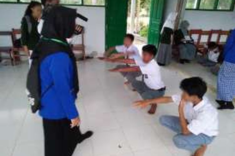 Sejumlah siswa peserta masa orientasi sekolah (MOS) diduga mengalami kekerasan fisik dan perpeloncoan di Mamuju Tengah, Sulawesi Barat.