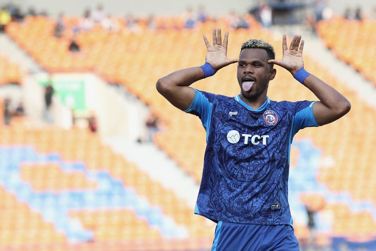 Hasil HT Arema FC Vs DPMM FC 2-0: Gustavo Henrique Borong Dua Gol