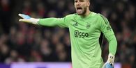 Posisi Maarten Paes di Ajax Aman, Eks Liverpool-Arsenal Resmi Dilepas