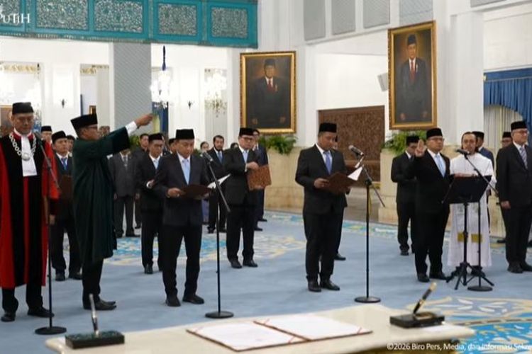 Presiden Prabowo Saksikan Pengucapan Sumpah Jabatan 9 Anggota Ombudsman RI di Istana