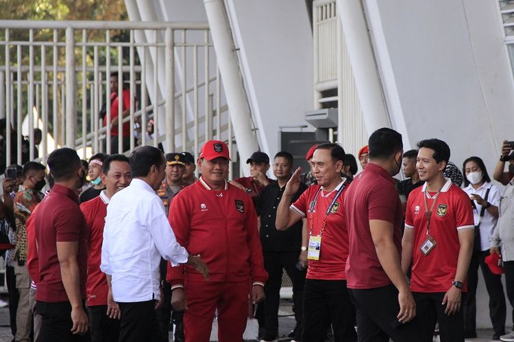Presiden Joko Widodo tiba di Stadion Utama Gelora Bung Karno (SUGBK) Senayan, Jakarta, untuk menyaksikan laga Indonesia vs Vietnam pada Jumat (6/1/2023) sore WIB.