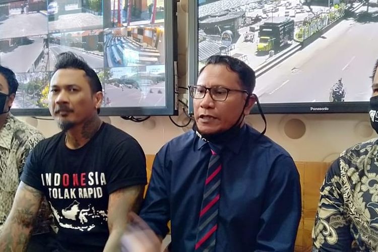 I Gede Ari Astina atau Jerinx SID memenuhi panggilan Polda Bali didampingi kuasa hukumnya, Wayan Gendo Suardana, Kamis (6/8/2020).