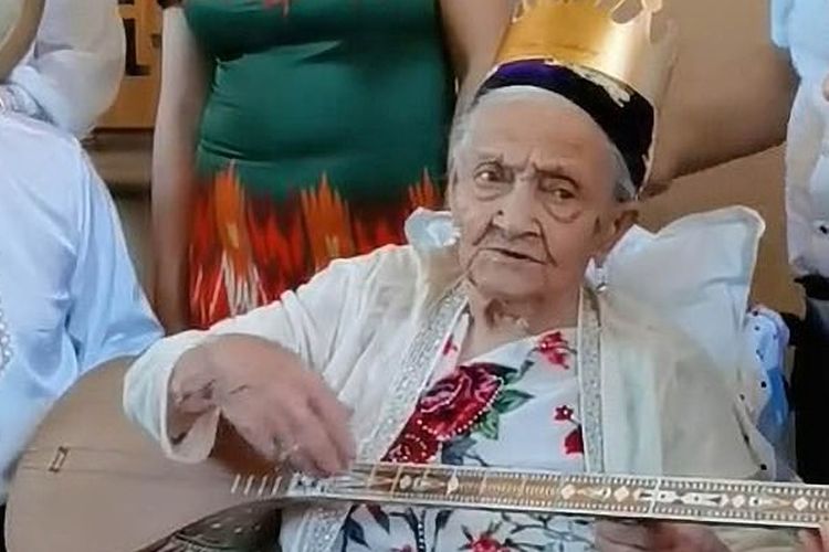 Alimihan Seyiti, dari Komuxerik di Kabupaten Shule di Daerah Otonomi Uygur Xinjiang barat laut, meninggal pada 16 Desember, diklaim sebagai orang tertua di dunia.
