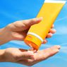 Cara Mengenali Sunscreen yang Kedaluwarsa, Ini Ciri-cirinya