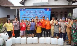 Ada Kebocoran Pipa Air di Desa Sepawon, Pemkab Kediri Salurkan Bantuan 60.000 Liter Air Bersih 
