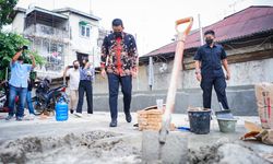 Pengusaha Langgar Aturan, Walkot Bobby Robohkan Bangunan di Atas Drainase