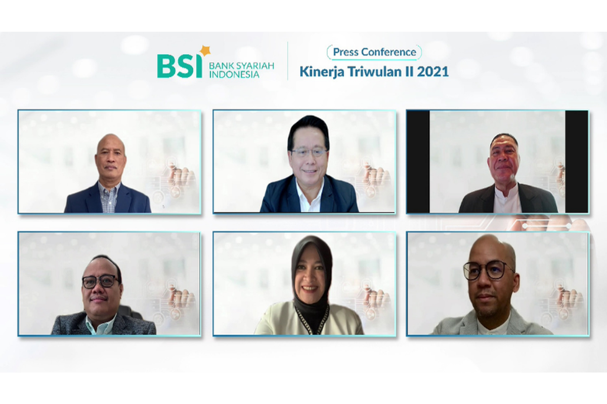 Dari kiri atas ke kanan bawah Wakil Direktur Utama 1 BSI Ngatari, Direktur Utama BSI Hery Gunardi, Wakil Direktur Utama 2 BSI Abdullah Firman Wibowo, Direktur Information Technology BSI Achmad Syafii, Corporate Secretary and Communication BSI Rosalina Dewi, serta Direktur Finance & Strategy BSI Ade Cahyo Nugroho dalam paparan kinerja BSI semester 1 2021, Jumat (30/7).