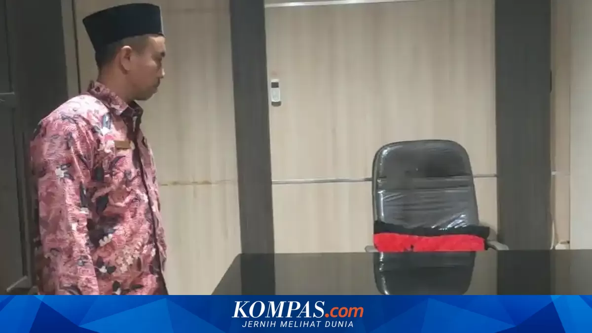 Suasana Pilu Dinas PRKP Bangkalan, Kursi Kosong dan Bantal Merah Ruly Yunis Setiawati