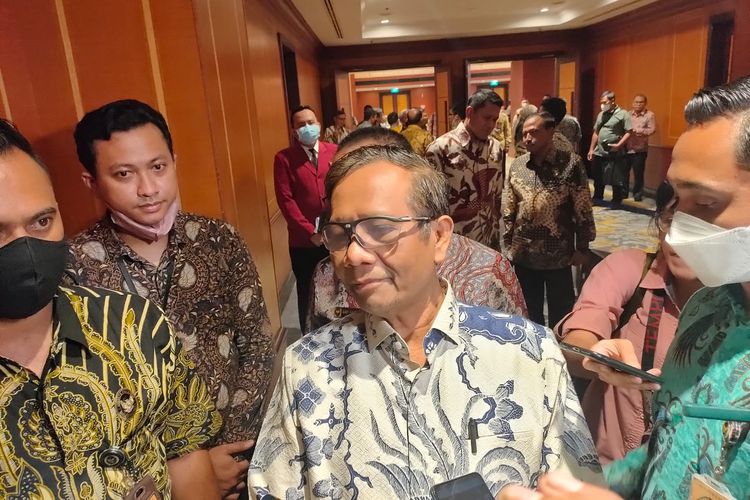 Menteri Koordinator Bidang Politik, Hukum dan Keamanan (Menko Polhukam) Mahfud MD ditemui di Hotel Borobudur, Jakarta, Jumat (4/11/2022).