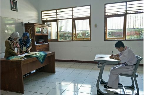 Melihat Semangat Siswa Berkebutuhan Khusus Jalani Ujian Nasional...