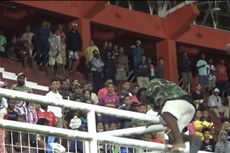 Aksi Suporter Lompat Pagar Picu Kericuhan di Final Sepak Bola Pekan Olahraga Papua Selatan