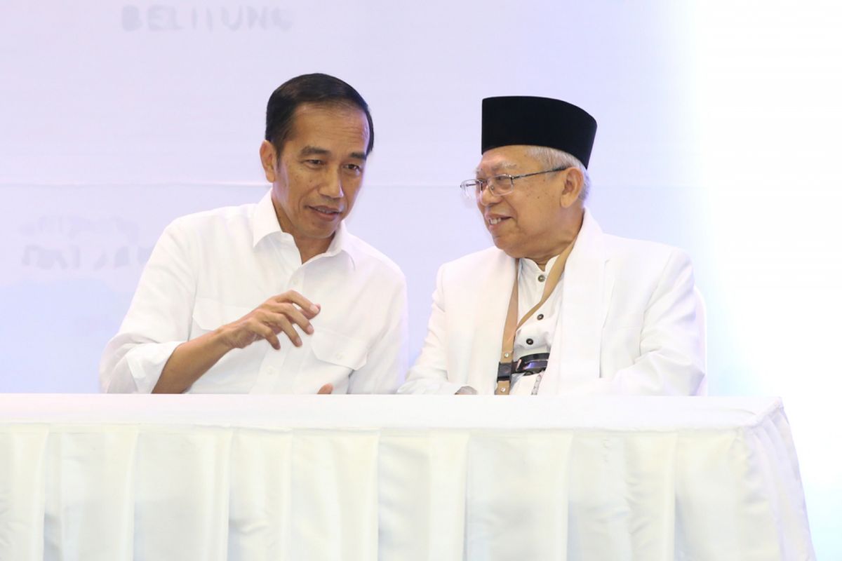 Pasangan calon presiden dan wakil presiden Joko Widodo - Maruf Amin saat acara pengundian dan penetapan nomor urut pasangan calon presiden dan wakil presiden pemilu 2019 di Gedung Komisi Pemilhan Umum, Jakarta, Jumat (21/9/2019). Pasangan Joko Widodo - Maruf Amin mendapat nomor urut satu dan pasangan Prabowo Subianto - Sandiaga Uno mendapat nomor urut dua.