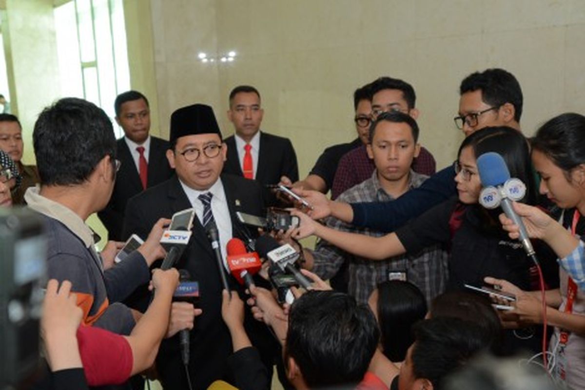 Wakil Ketua DPR RI Fadli Zon saat dimintai keterangan tentang pemadaman listrik massal yang terjadi di Jabodetabek, Jawa Barat dan Banten di Gedung DPR RI, Senayan, Jakarta, Senin (5/8/2019).