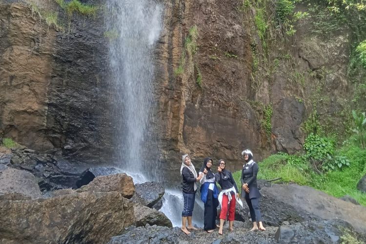 Curug Cina, Hidden Gem Subang dengan Air Terjun Bertingkat Panorama Pegunungan