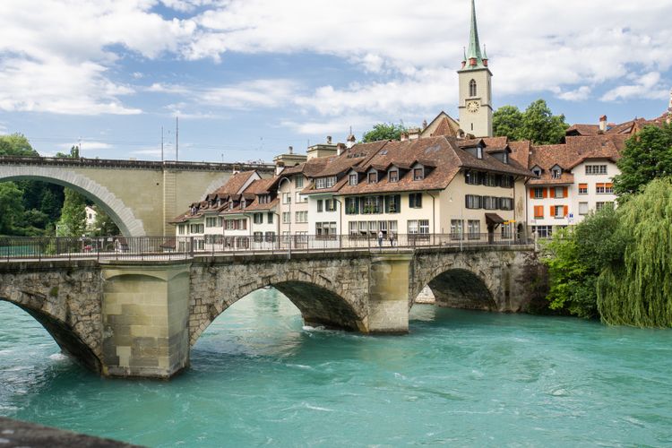 Salah satu jembatan di atas Sungai Aare, Swiss