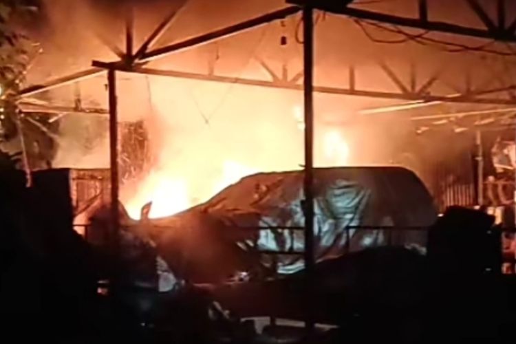 Warga Kembali Bakar Rumah Diduga Bandar Narkoba di Rokan Hilir Riau
