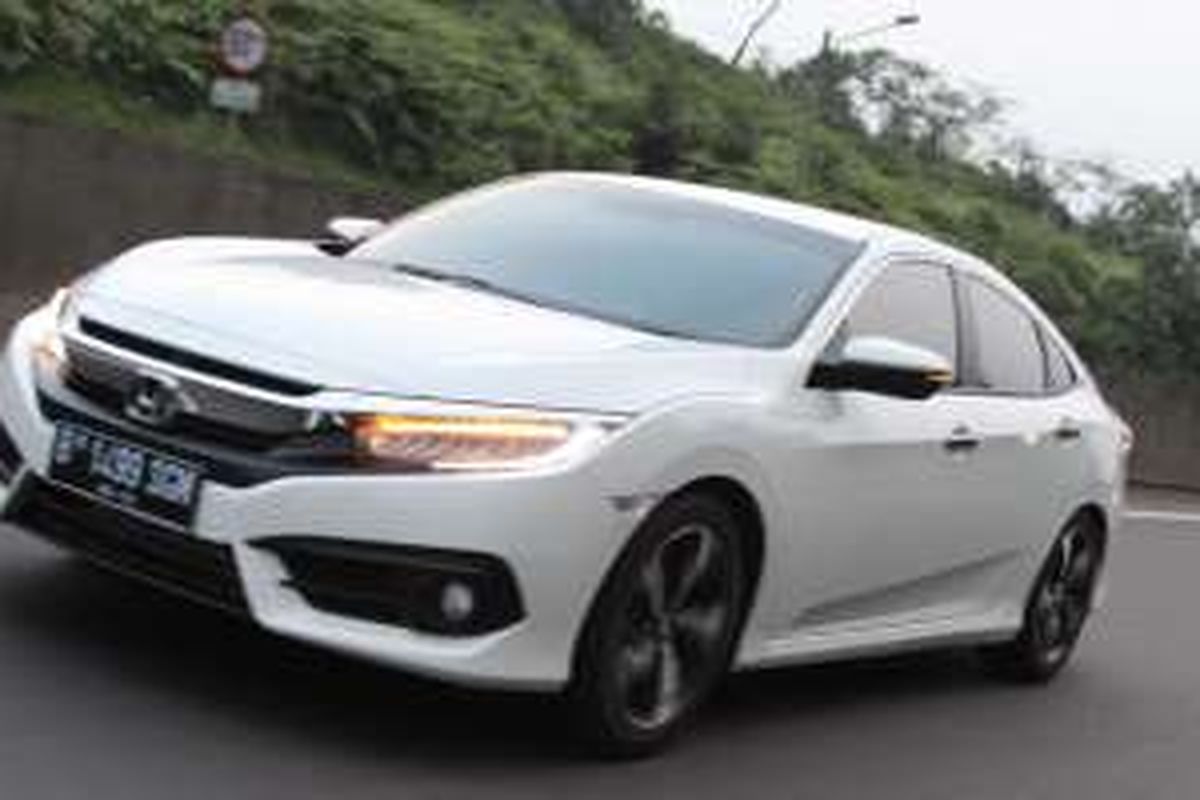 Honda Civic Turbo di jalan Tol