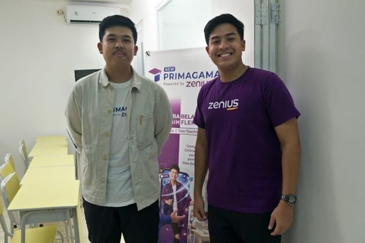 Jehian Panangian dan Jerome Polin di Outlet Primagama Zenius Fatmawati, Jakarta Selatan, Selasa (5/7/2022).