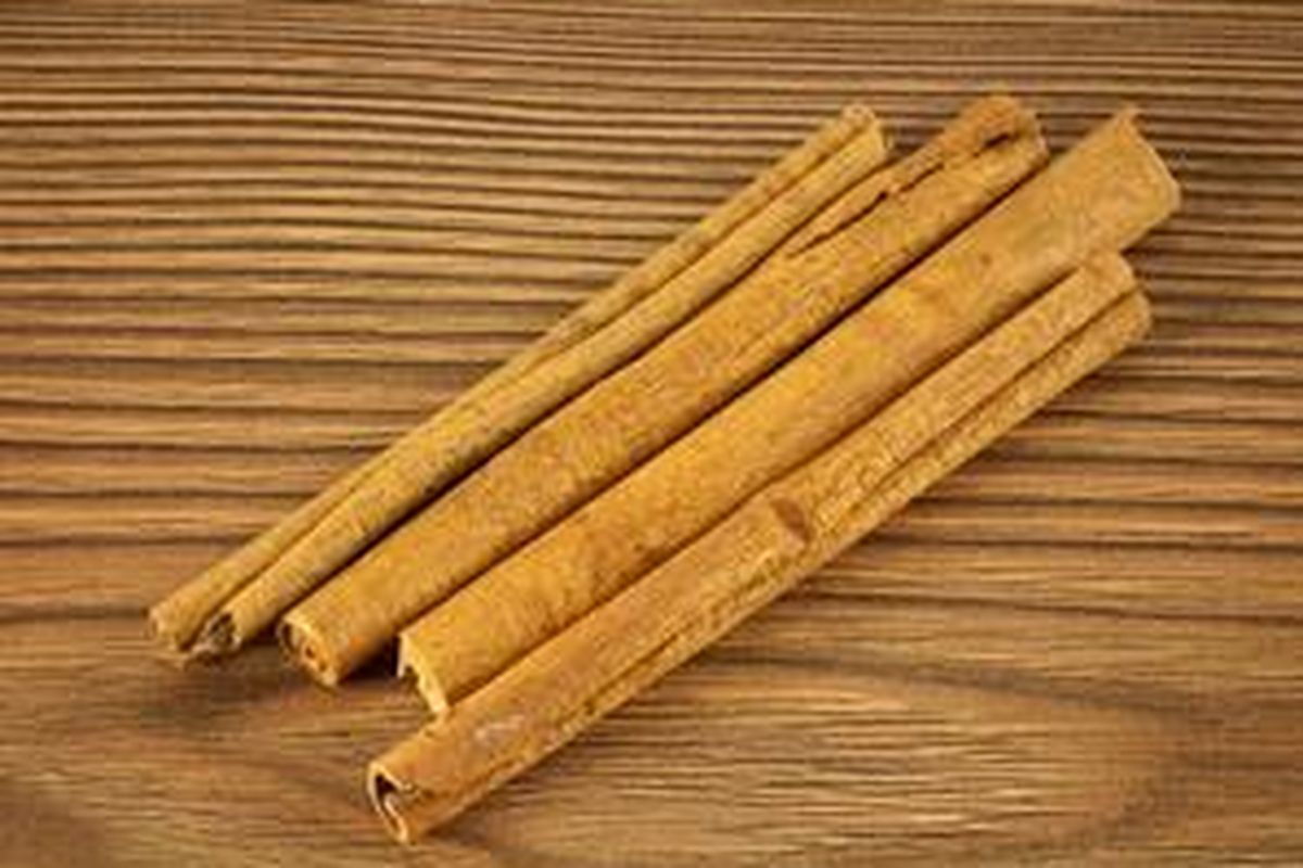 Kayu manis mampu mengurangi kadar gula darah dan mendukung pemrosesan karbohidrat secara lebih sehat. 