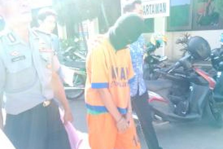 Pengunggah video asusila bocah diamankan di Mapolda Jatim.