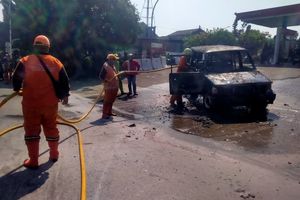 Mobil Kijang Terbakar Usai Isi Bensin di SPBU Tanjung Barat Jaksel