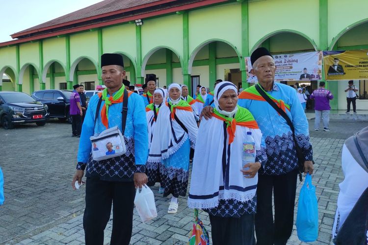 Mengapa Jemaah Haji Demak Keliling Alun-alun Sebelum Berangkat ke Tanah Suci? Ini Maknanya