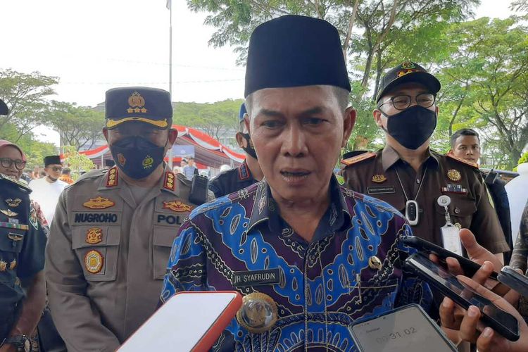 Wali Kota Serang Syafrudin menolak wacana penghapusan tenaga honorer.