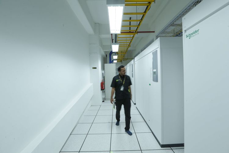 Fasilitas di Gedung Data Center Area31 di Tapos, Depok, Selasa (31/1/2023). Area31 menawarkan layanan yang menggabungkan data center dengan fasilitas teleport.
