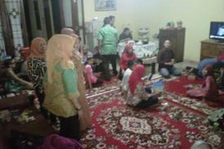 Suasana di ruang keluarga Sudjiatmi, Selasa (22/7/2014).