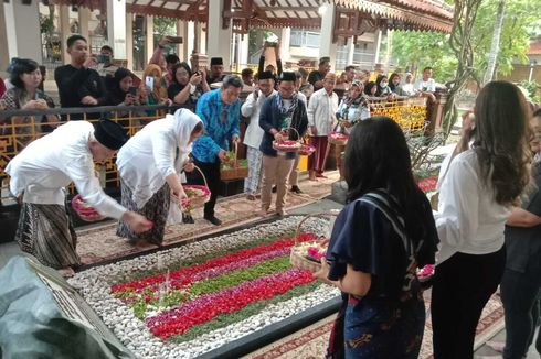 Bulan Gus Dur di Jombang, Komunitas Lintas Etnis Ikuti Kirab dan Ziarahi Makam Gus Dur