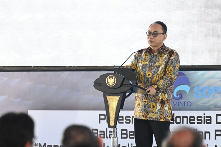 Menteri Komunikasi dan Informatika (Menkominfo) Budi Arie Setiadi memberikan sambutan di acara peresmian Balai Besar Pengujian Perangkat Telekomunikasi (BBPPT) atau Indonesia Digital Test House (IDTH) di Tapos, Depok, Jawa Barat, Kamis (7/5/2024).