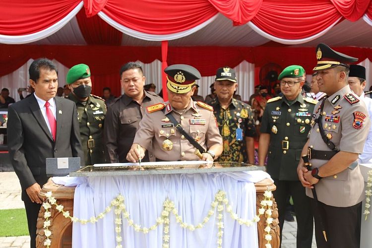 Kapolda Jateng, Irjen Pol Ahmad Luthfi meresmikan peningkatan tipe Kepolisian Resor Pati menjadi Kepolisian Resor Kota Pati, di Mapolresta Pati, Kamis (13/10/2022).