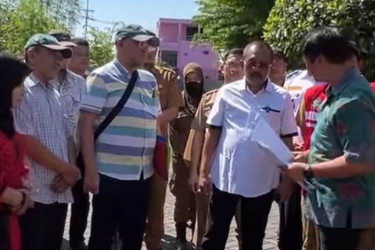 Armuji Wakil Wali Kota Surabaya mediasikan konflik warga dan pihak SMP Swasta
