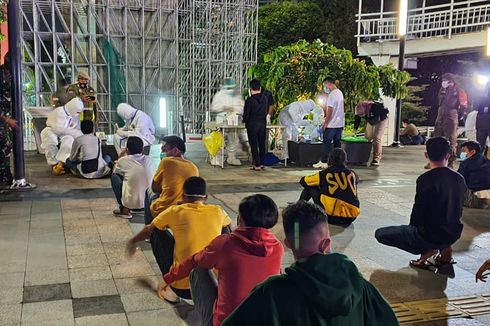 Puluhan Remaja Berkumpul di Taman Budaya Dini Hari, Satpol PP Langsung Gelar Rapid Test di Lokasi