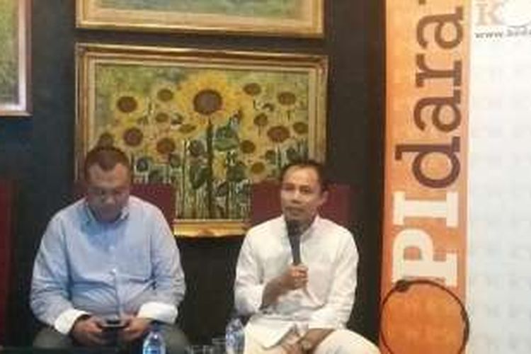 Juru Bicara Kedai Kopi Hendri Satrio dan Peneliti Indonesia Corruption Watch Donal Fariz dalam rilis survei publik terkait kriteria calon ketua umum Partai Golkar di Jakarta, Kamis (3/3/2016)