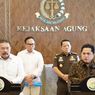 Kejaksaan Agung Serahkan Pengelolaan Aset Jiwasraya Rp 3,1 Triliun ke Erick Thohir 