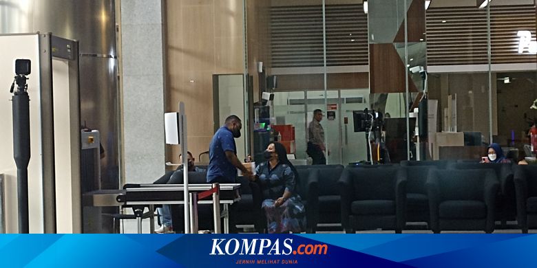 Istri Lukas Enembe Bungkam Saat Ditanya Dugaan Aliran Dana ke OPM