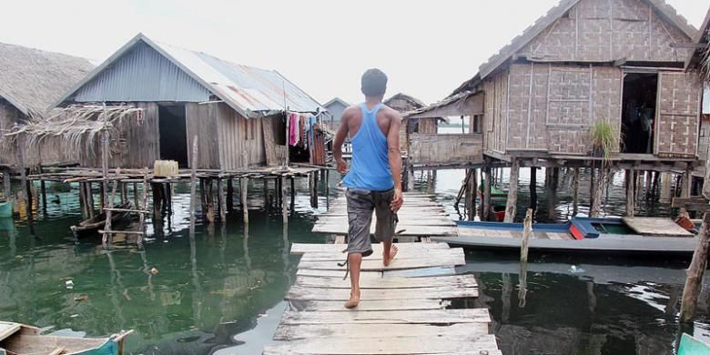 Salah satu sudut perkampungan suku Bajo di Sampela atau Desa Sama Bahari di Wakatobi, Sulawesi Tenggara.