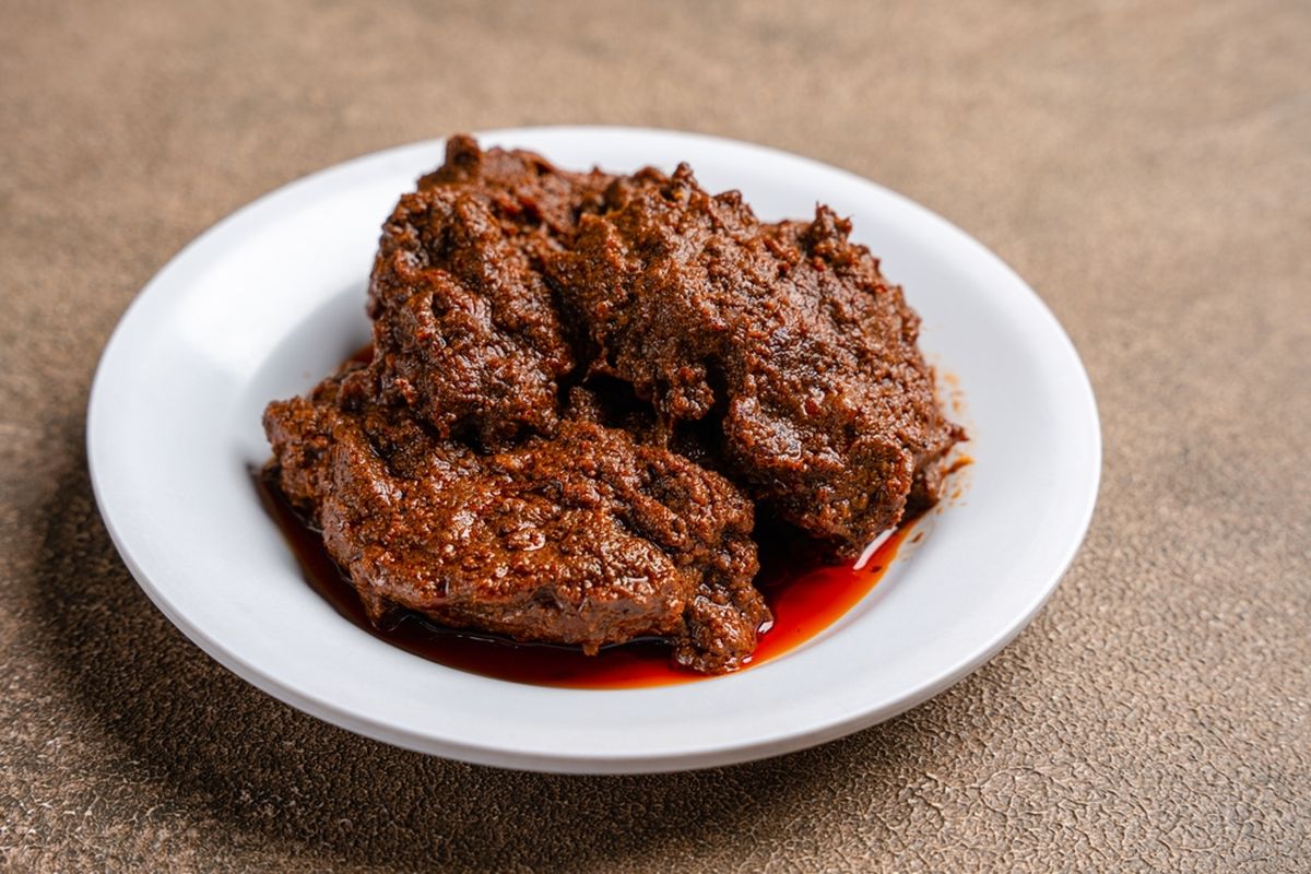 ilustrasi rendang minang. Rendang adalah salah satu makanan khas Indonesia yang mendunia.