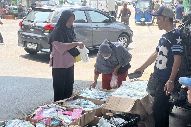 Beli Masker meski Harganya Naik 2 Kali Lipat, Warga: Mau Enggak Mau, Ada Debu Vulkanik