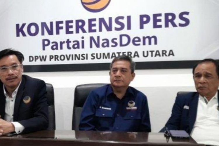 Ketua DPW Nasdem Iskandar ST (paling kiri) saat menyampaikan Nasdem membuka pendaftaran Bakal Calon Kepala Daerah Pilkada Sumut, Senin (29/4/2024)