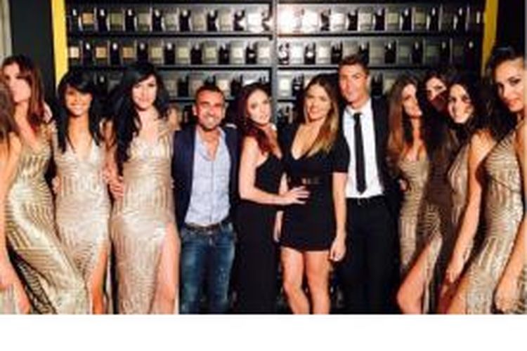 Cristiano Ronaldo dikelilingi para wanita cantik saat peluncuran parfum barunya, 