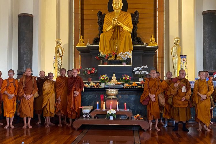 Sebelum Lanjutkan Perjalanan ke Borobudur, 36 Biksu Thudong Singgah di Vihara Watugong Semarang