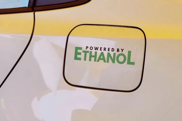 Ilustrasi mobil dengan bahan bakar bioetanol
